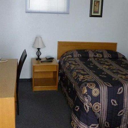 Trans Canada Motel & Restaurant ไดรเดน ภายนอก รูปภาพ